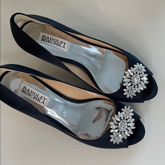Badgley mischka black satin evening pumps 7.5 - Picture 3 of 8